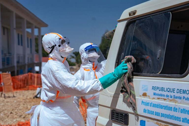 Les humanitaires appellent à leur protection face à l’insécurité et aux résistances contre la riposte à Ebola en Ituri